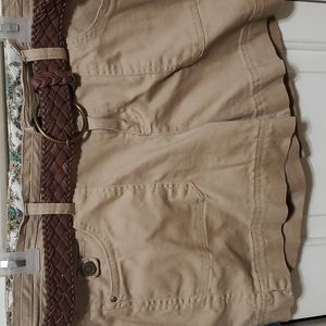 Khaki shorts with belt